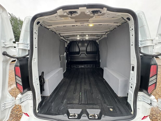 Ford Transit Custom SWB L1H1 Low Roof Limited 280 Air Con Alloys Sensors EURO 6 9