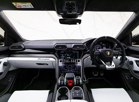 Lamborghini Urus 17
