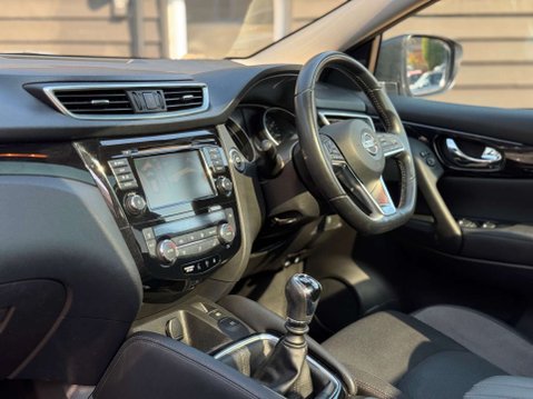 Nissan Qashqai 1.3 DIG-T N-Connecta SUV 5dr Petrol Manual Euro 6 (s/s) (140 ps) 3