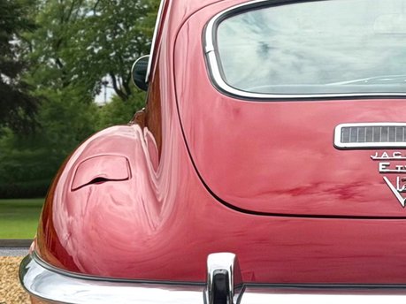 Jaguar E-Type 2+2 17