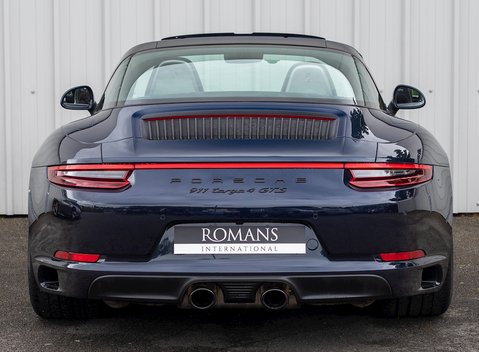 Porsche 911 Targa 4 GTS (991.2) 5