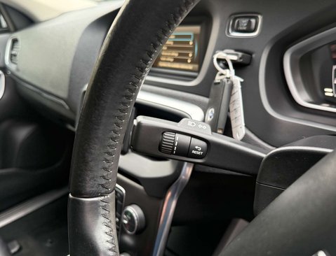 Volvo V40 1.6 V40 SE Luxury D2 Auto 5dr 24