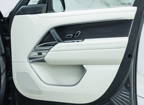 Land Rover Range Rover P530 Autobiography LWB (7 Seat) 26