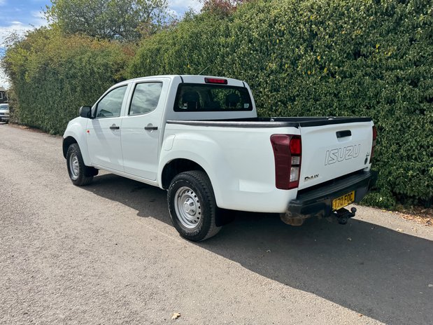 Isuzu D-Max Utility | 1.9 LT | Double Cab | Tow Bar | Air Con | EURO 6 | NO VAT 6