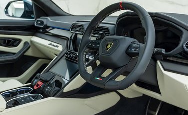 Lamborghini Urus S 9