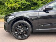 Jaguar F-Pace 2.0 D200 MHEV R-Dynamic HSE Black Auto AWD Euro 6 (s/s) 5dr 68