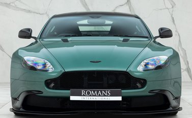 Aston Martin Vantage GT8 4