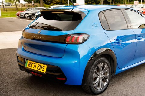 Peugeot 208 ALLURE PREMIUM 9