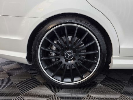 Mercedes-Benz C Class 6.3 C63 V8 AMG Saloon 4dr Petrol SpdS MCT Euro 5 (457 ps) 29