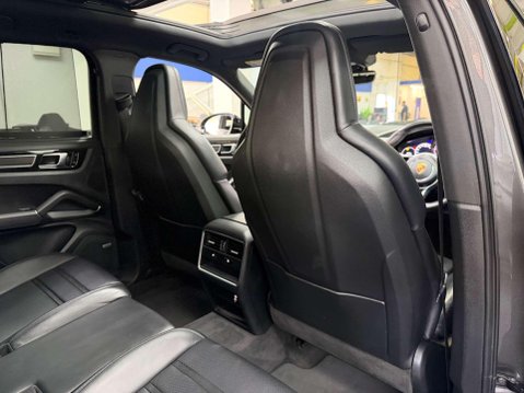 Porsche Cayenne 3.0T V6 GPF SUV 5dr Petrol TiptronicS 4WD Euro 6 (s/s) (340 ps) 31