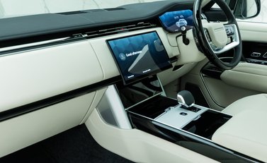 Land Rover Range Rover P550e Autobiography 21