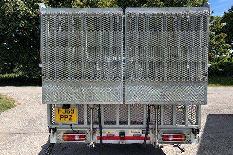 Mitsubishi Canter 7C18 Duonic Beavertail with Hydraulic Ramps - Air Con 10