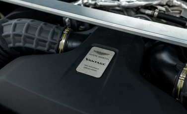 Aston Martin Vantage V8 44