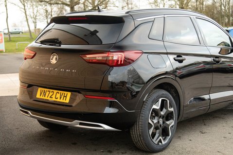 Vauxhall Grandland ELITE 8