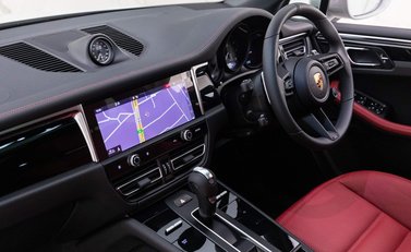 Porsche Macan GTS PDK 12