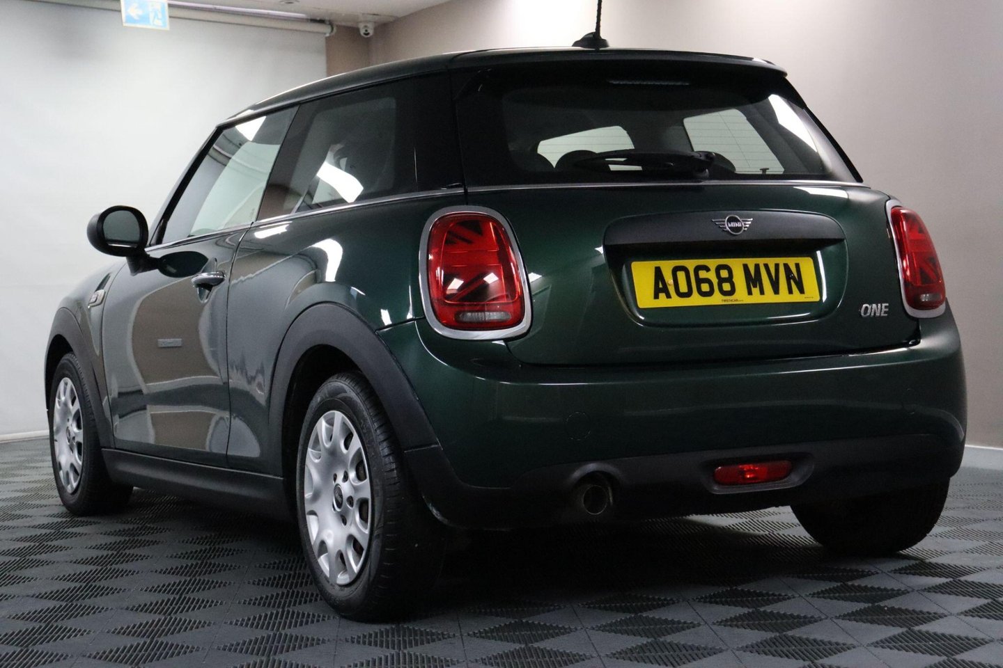 2018 MINI Hatch — image 18