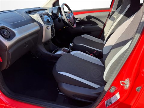 Toyota Aygo 1.0 VVT-i X-Play 5dr x-shift 2