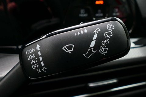 Volkswagen Golf 1.4 Golf GTE Semi-Auto 5dr 35