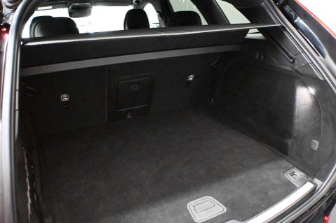 Volvo XC60 2.0 XC60 R-Design B4 MHEV AWD Auto 4WD 5dr 45