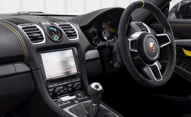 Porsche Cayman GT4 (718) 15