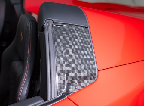 Ferrari 488 SPIDER 33