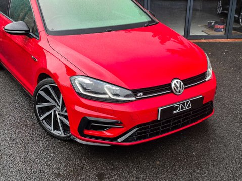 Volkswagen Golf 2.0 Golf R TSi Semi-Auto 4WD 5dr 10