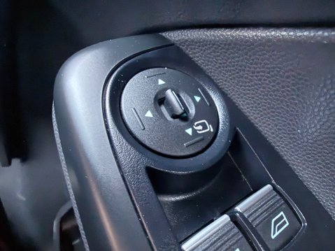 Ford Fiesta 1.6T ST-3 [NAV] 26