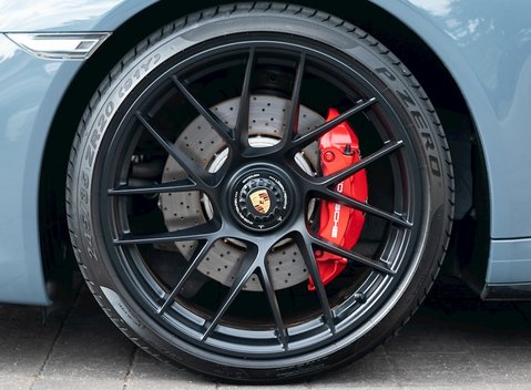 Porsche 911 (991.2) Carrera GTS 10