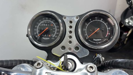 Triumph Adventurer 885 2001 ONLY 26K NEW MOT CLASSIC RETRO BIKE 885CC 15