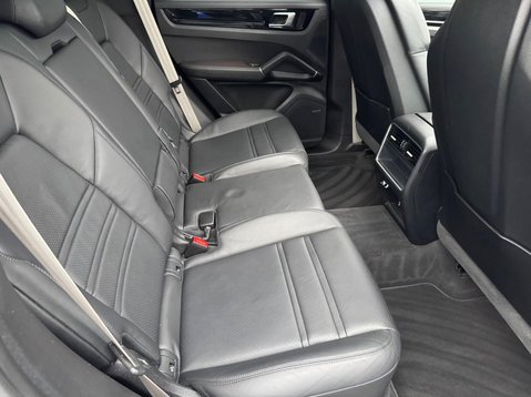 Porsche Cayenne V6 PLATINUM EDITION 36