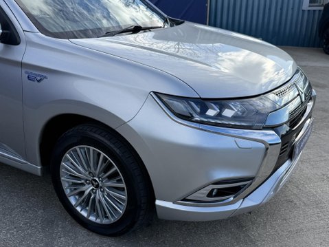 Mitsubishi Outlander 2.4h TwinMotor 13.8kWh 4h SUV 5dr Petrol Plug-in Hybrid CVT 4WD Euro 6 (s/s 13