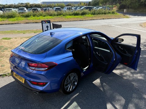 Hyundai i30 T-GDI FASTBACK SE NAV 42