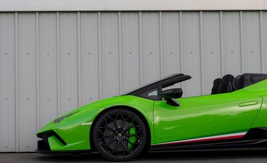 Lamborghini Huracan Spyder LP640-4 Performante 26