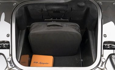 Porsche 918 Spyder Weissach 39