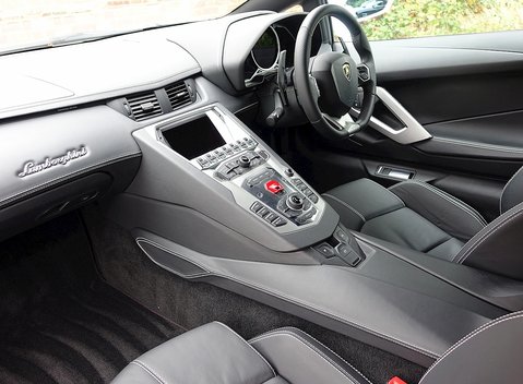 Lamborghini Aventador LP 700-4 18