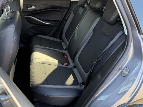 Vauxhall Grandland 1.2 Turbo SRi 5dr 37