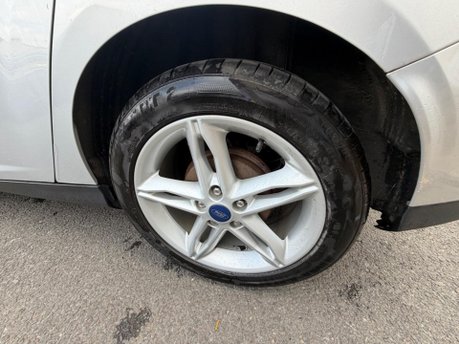 Ford Focus TITANIUM 16