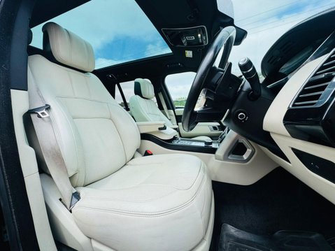Land Rover Range Rover 3.0 SD V6 Vogue SUV 5dr Diesel Auto 4WD Euro 6 (s/s) (275 ps) 11