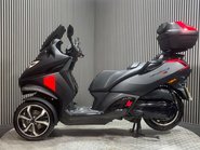 Peugeot Metropolis 400 RXR 2017 ONLY 10K 3 WHEELER TRIKE CAR LICENCE LONG MOT 6