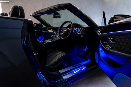 Bentley Continental GTC V8. MULLINER SPEC. DYNAMIC RIDE. ROTATING DISPLAY. CARBON INTERIOR. 18