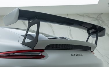 Porsche 911 GT2 RS (991) 44