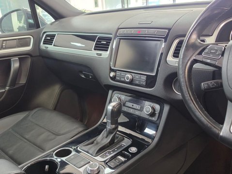Volkswagen Touareg 3.0 TDI V6 BlueMotion Tech R-Line Plus Tiptronic 4WD Euro 6 (s/s) 5dr 11