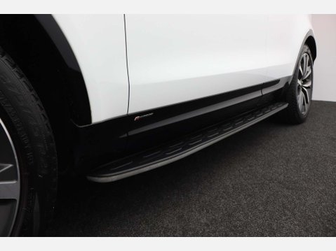 Land Rover Discovery 3.0 Discovery R-Dynamic SE D MHEV Auto 4WD 5dr 65