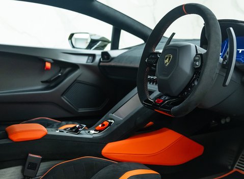 Lamborghini Huracan STO 15
