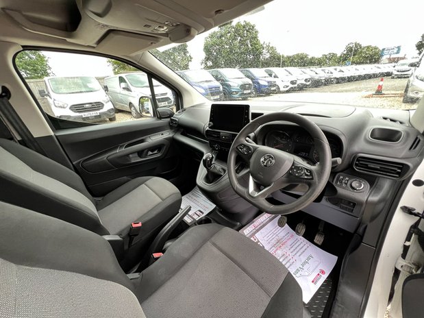 Vauxhall Combo SWB L1H1 Low Roof Sportive 2000 Air Con Sensors Nav EURO 6 NO VAT 26