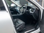 Volvo XC60 2.0 XC60 Momentum B4 MHEV AWD Auto 4WD 5dr 7