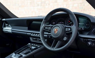 Porsche 911 Carrera 4S (992) 11