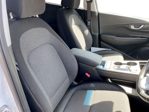 Hyundai KONA 64kWh Premium SUV 5dr Electric Auto (10.5kW Charger) (204 ps) Air Con - All 11