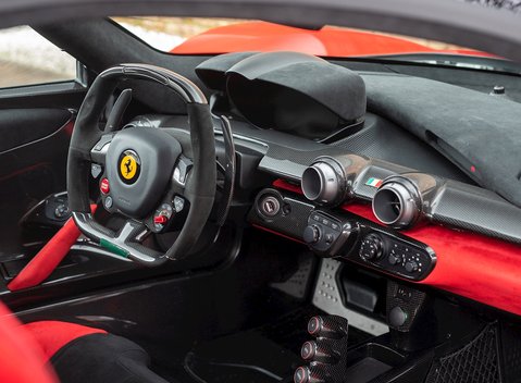 Ferrari LaFerrari 16