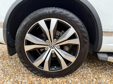 Volkswagen Touareg 3.0 TDI V6 BlueMotion Tech R-Line Tiptronic 4WD Euro 6 (s/s) 5dr 16